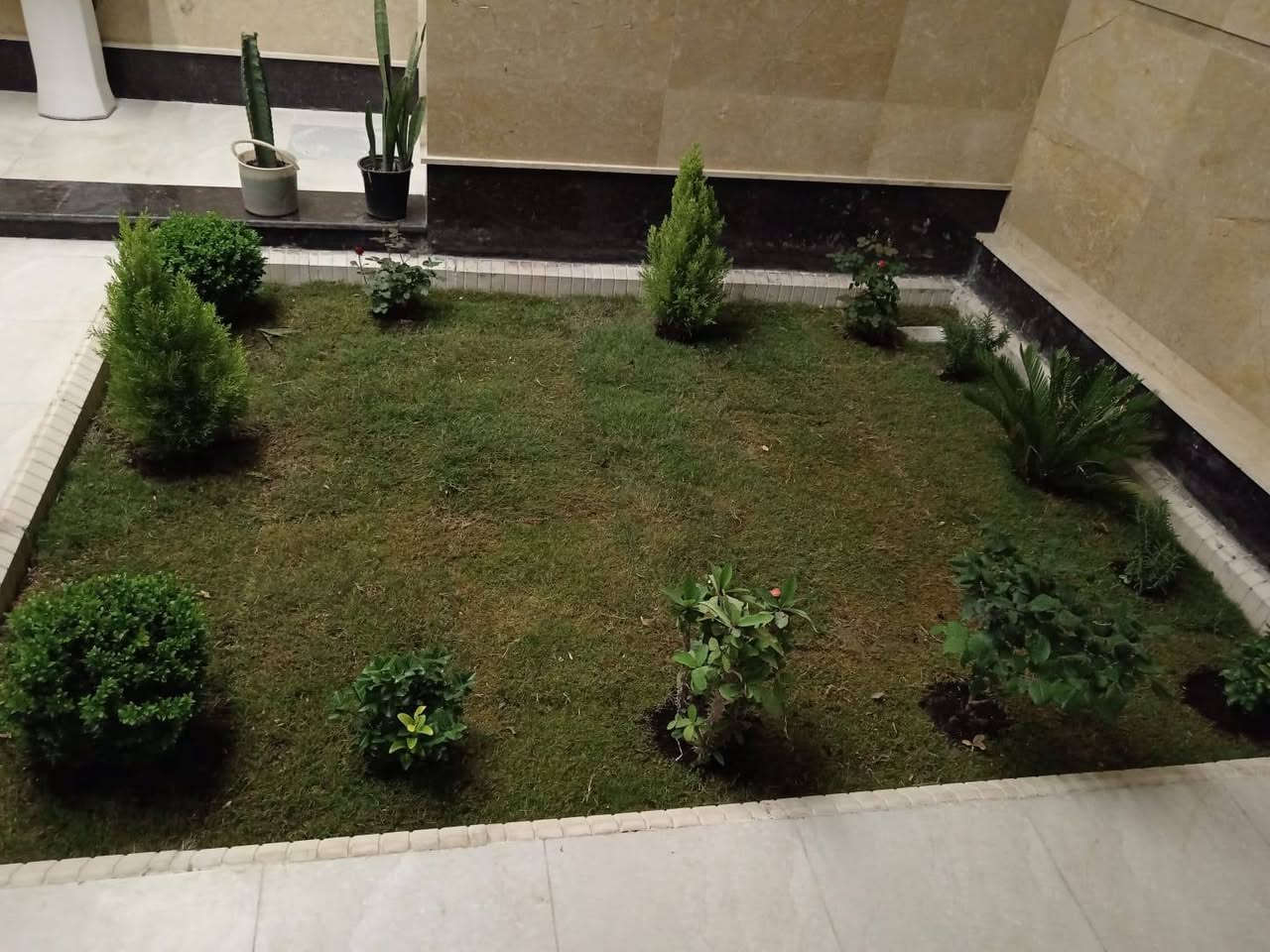 اعلااان مميز جدا vip🔥🔥🔥😍♥️📢⛺
دار للبيع في #الغزاليه

مساحه 240م 
بناء حديث درجه اولى 2025
يتكون من 

6غرف نوم 

صاله داخليه 

استقبال كبير

مطبخ حار بارد
صحيات عدد4

بيتونه كبيره
سطح 
حديقه 
الموقع مدير الأمن مربع الطاقه وشارع بعرض 15م موقع جدا مرتب وهادئ
 
لاستفسار 
***********
