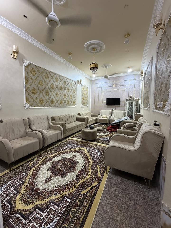 بيت في الناصريه مدينه الصدر للبيع مساحه 125 
للستفسار ***********

