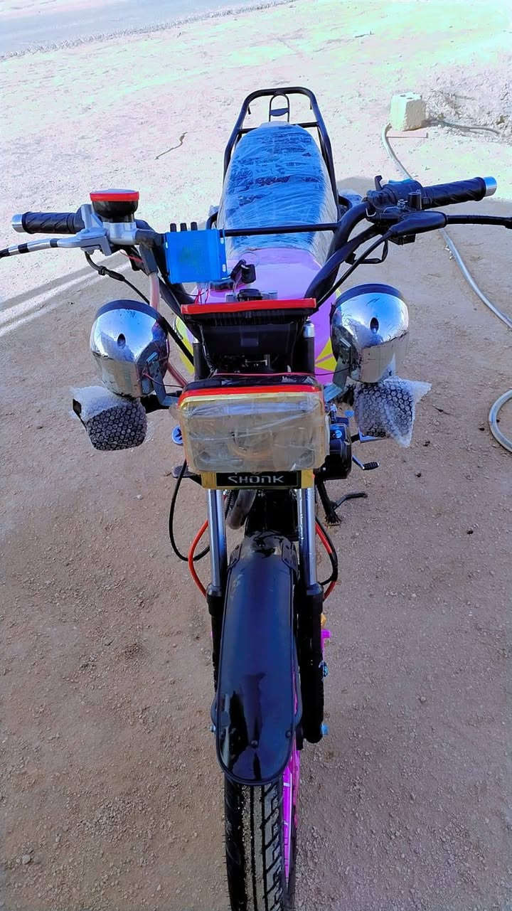 يا الله سلام عليكم دراجه للبيع سيفانه موديل 25 طالعه ب٢٦ مكفوله كفاله عامه بعده  جديده زيرو شرط أنضف من الصوره شرط كهربائيات بصمه كله شغاله محرك ٢٠٠ سونك الاصلي دراجه بعده على وضع الشركه السعر ٨٠٠ وبيه مجال للشراي اتصل وبيك خير وتدلل ***********
