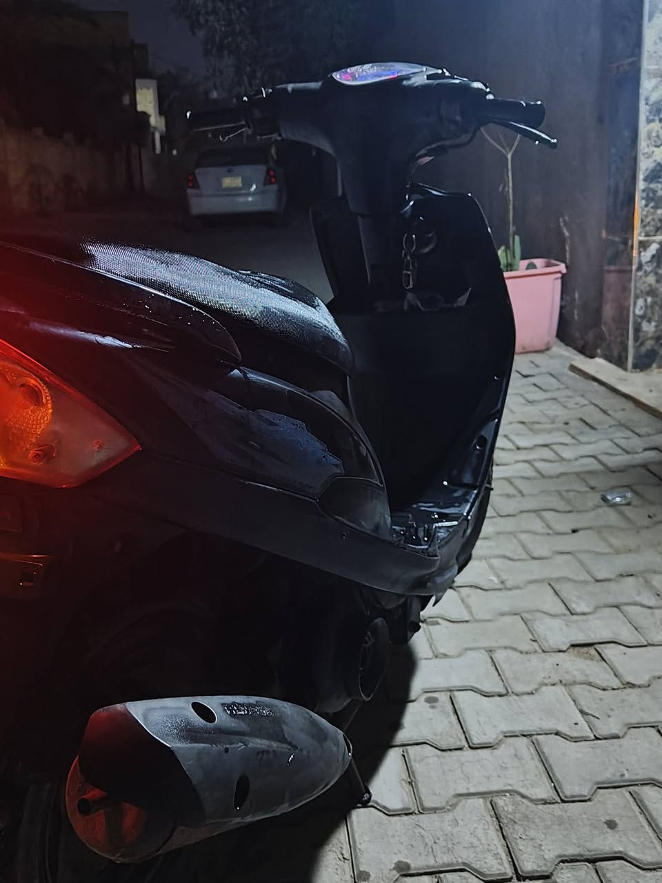 سلام عليكم دراجه ماكس عدله الدراجه جاهزه من كلشي توني ماخذه حاويه برغي ما مفتوح بيه غراضه كله بلاديه
ونضافه والله انظف من الصور .سعر(950) بيه مجال بصيط
***********
