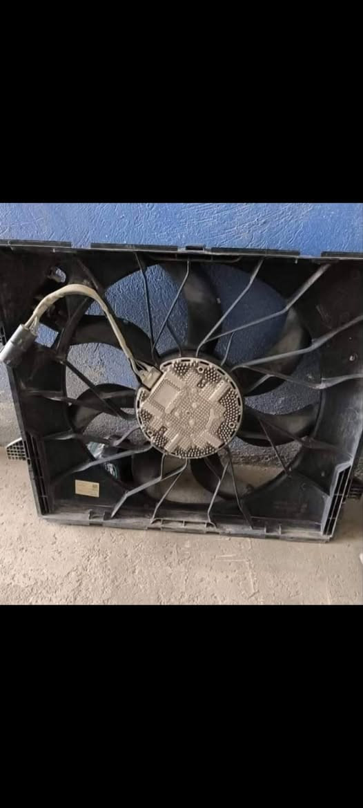 السلام عليكم غراض جيب مال كصه بغداد الامين الثانيه
***********
1 شباك اصلي من 16 لل 21
2 دوسات جانبه من 11 لل 21
3 مروحه عاصفه من 14 لل 21
4 كارت لايت مازده لد 
5 بي سي ام مال كصه 
6 دسكات خلفيه صيني 
7 زراكات بنيد 
7 زراكات لايت حاجب 
8 فان تبريد اصلي
