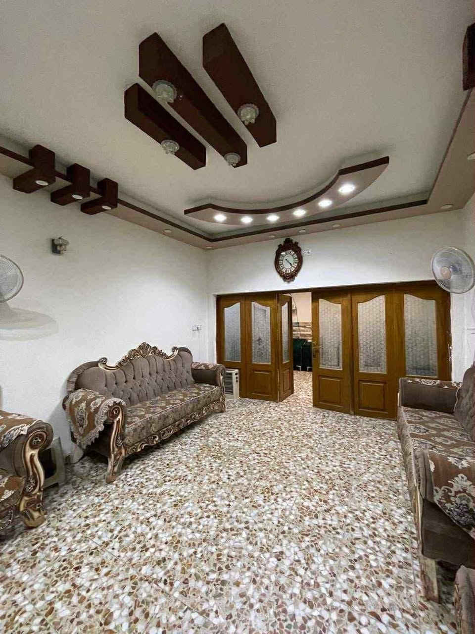 🏡 دار للـــبيــــــــع 
📍 الموقع: بستان الحلو
✨ المواصفات:  
▫️ المساحة: 200 م²  واقع حال 220 م²
..........
🔹 محتويات الدار: 
_ غرفة نوم 4
_صالة 
_ مطبخ 
_ هول
_ مجمع صحيات فوك وجوة 
---------------------------------
📞 للاستفسار والمعاينة: 
الاتصال على الارقام :
***********☎️ واتساب    
او مراجعة المكتب 
الحلة _  شارع المقام / مجاور مول الحسن 
--------------------------------
✅ نستقبل جميع عروضكم السكنية 🏠 والتجارية 🏡 بكافة مناطق الحلة
