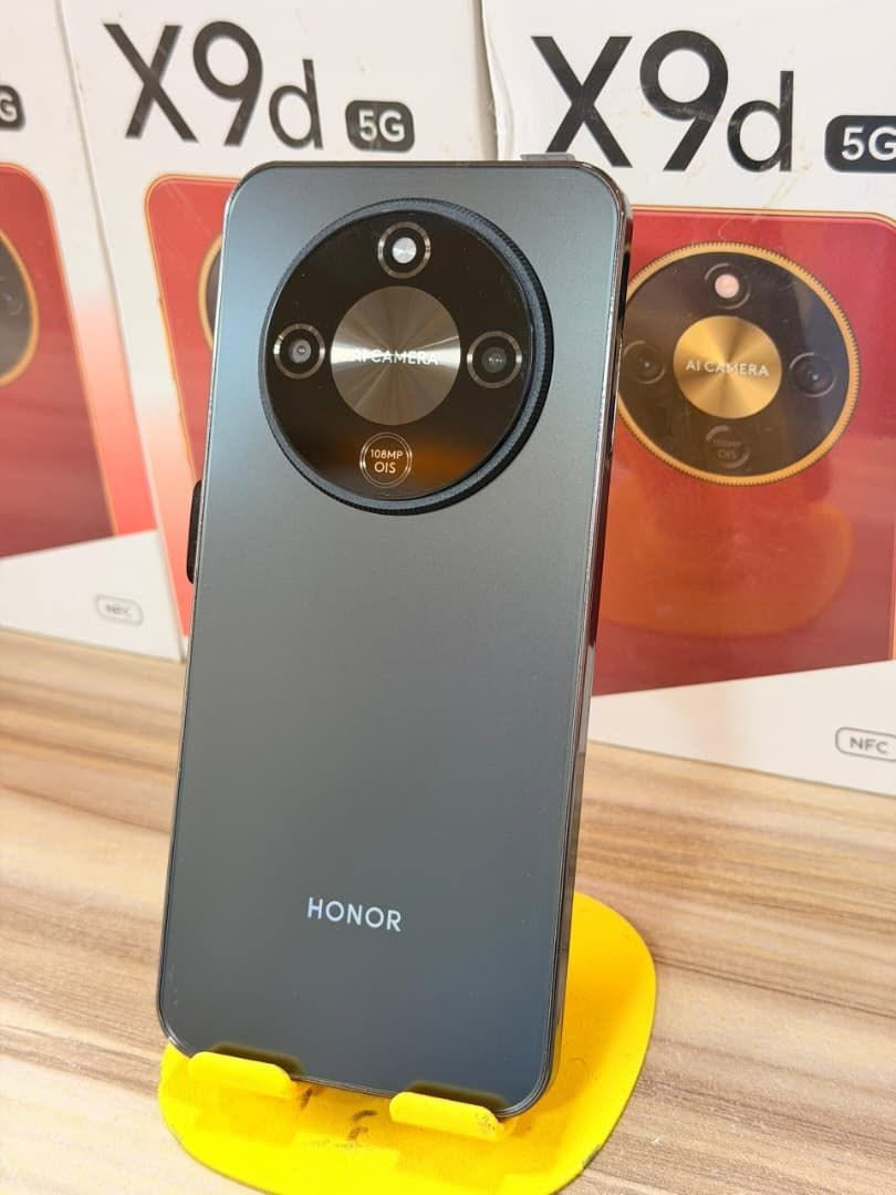 للبيع *🔥 HONOR X9D 5G شبيه 🔥*  
*شكل فخم.. سعر خفيف: 370 ألف بس 💸*

📱 شبيه الأصلي - تصميم فاخر زي الفئة العليا  
⚡ شاشة كبيرة + 256GB / 12GB رام - غير حقيقية  
✅ مناسب واتساب، فيسبوك، يوتيوب، استخدام يومي  
📦 جديد مقفول

*📍 توصيل:* بورتسودان | عطبرة | أم درمان | كسلا | مدني | ربك كوستي  
*📞 للحجز:* خاص  
*الكمية محدودة 🔥*


**إذا كنت صاحب هذا الإعلان وتريد حذفه لأي سبب، رجاءا أرسل رسالة إلى الدعم الفني**
