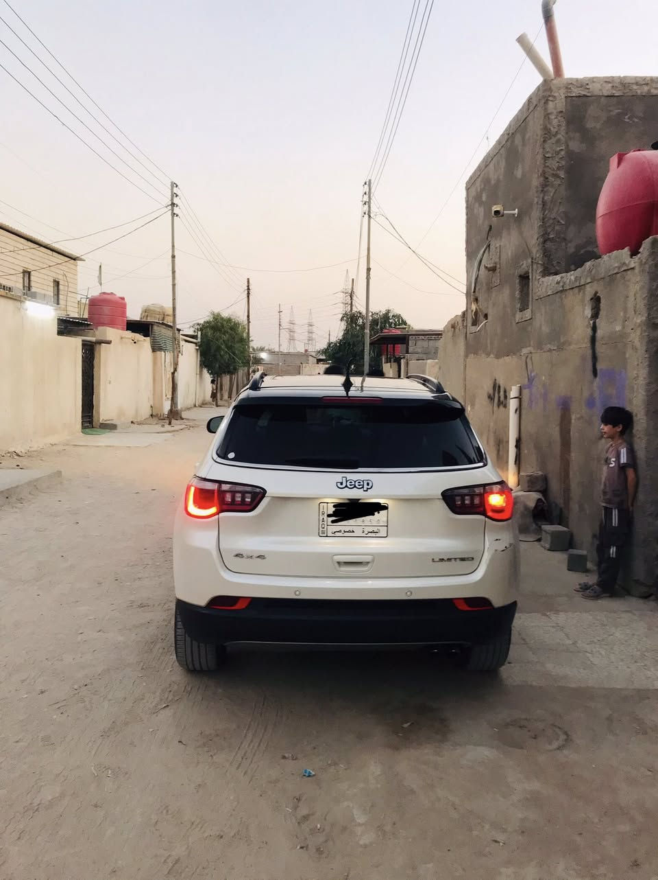 السلام عليكم
من رخصة الادمن 
جيب كومباس 
ليمتد 
موديل 2018 
ابيض صدفي 
تنتة وبانوراما 
شاشة جبيرة 
ابل كار بلاي
اندرويد اوتو 
رقمها بصرة 
سنوية نافذ 28 
رادار امامي 
حساسات خلفية 
تخم تاير 
حدادية زيرو 
كير مكينة خير من الله 
تدفئة كشنات وتبريد 
ستيرن تدفئة
كامرة خلفية 
كير 9 نمر
داخل جلد 
سيارة خير من الله 
ومامتعوبة ماشية 
111975ميل 
يعني 180 الف كيلو 
السيارة تقرير غرق تعمل وتسير 
السعر 145 
مكاني البصرة الزبير الشعيبة 
واتساب ***********
اتصال ***********
