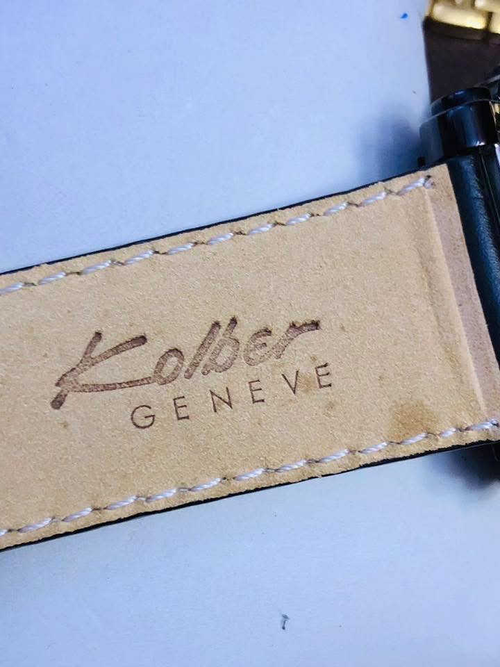 ساعة كولبر جنيف ( KOLBER ) كونكواف 
سويسري اصلي كاربون    
جام زفير / شهري قفل فراشه 
مينه 3D لوك غير مستعملة  
مع العلبه الاصلية والكتلوك 
 سعر الوكاله 560 فرنك 
سويسري مايعادل 700دولار     
للاتصال ***********
