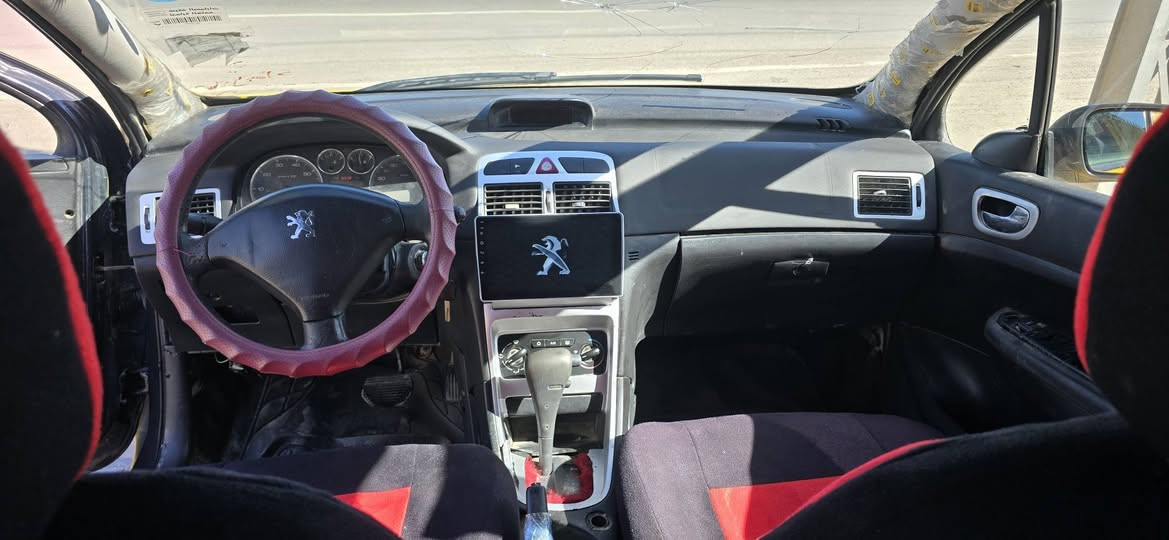 تكسي بيجو موديل ٢٠٠٦ رقم كركوك سنويه عاج كير محرك كورلا للبيع  او مراوس حسب القناعه السعر ٣٣ بيها مجال مكان السياره كركوك مكلف مكلف بل نشر اتصل على الرقم رجاء ***********
