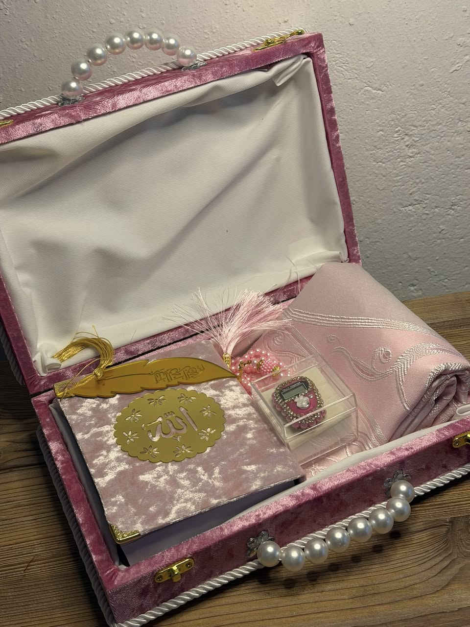 ✨ بوكسات عيد الأم وصلت ✨

دلّلي ست الحبايب بهدية فخمة ومرتبة بكل حب 💝
بوكساتنا بتصاميم أنيقة وألوان راقية تناسب ذوق كل أم 🌹

📦 متوفر عدة ألوان وتصاميم
🎁 تغليف راقي جاهز للإهداء
💖 تفاصيل فخمة تعبر عن حبك 

بوكس روحاني فاخر 🤍
يحتوي على مسبحة + سجادة صلاة + مصحف
مرتب بعناية وجاهز للإهداء 

📍 العنوان: الديوانية – قضاء الشامية – شارع 30
📞 للحجز والاستفسار: ***********
🏷️ اسم المحل: دان لوڤنت
