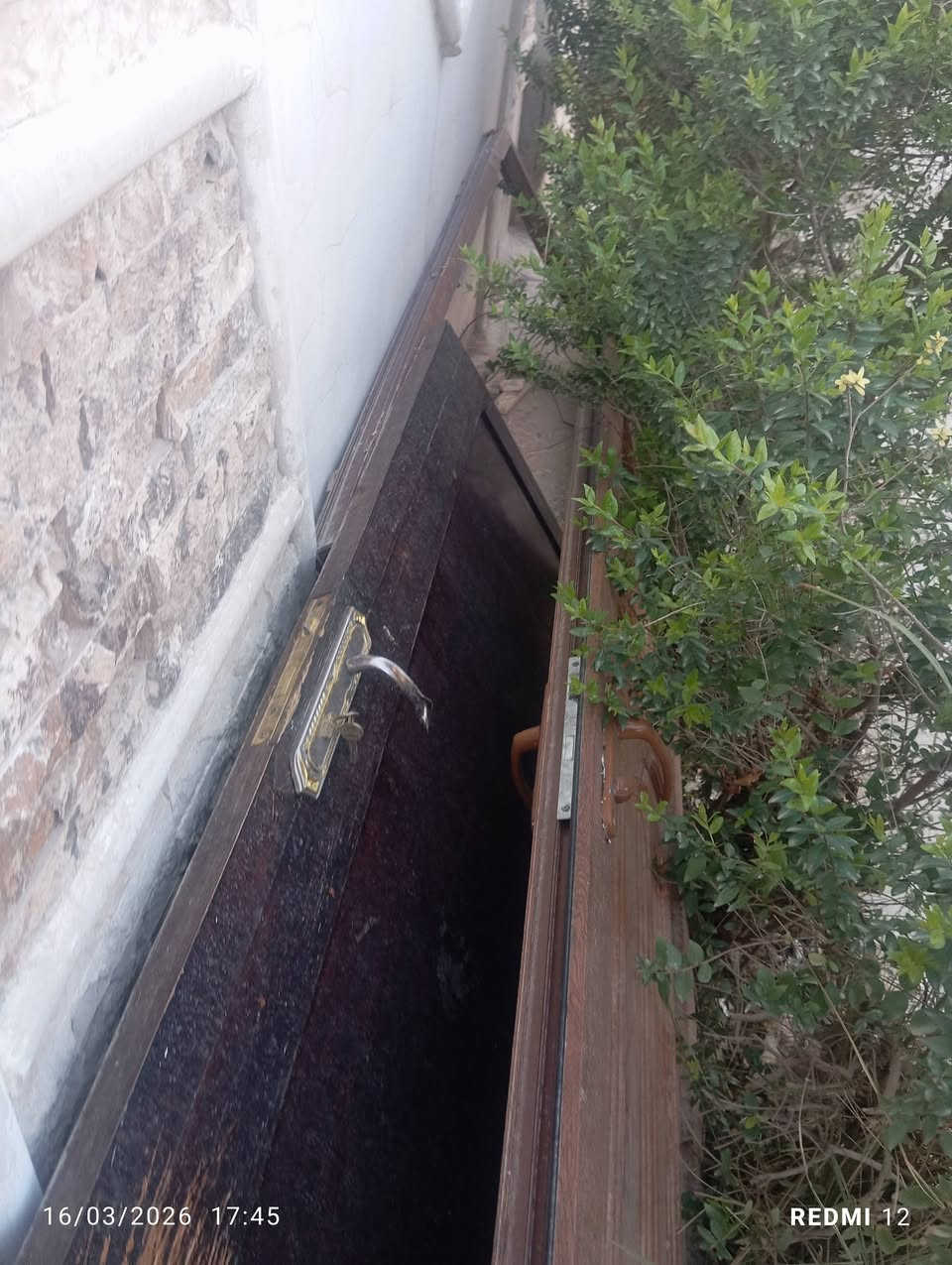 غرفة نومة نظيفة فول للبيع اشتريتها 28 ورق وباب خشب معاكس وباب بي في سي مال حمام


**إذا كنت صاحب هذا الإعلان وتريد حذفه لأي سبب، رجاءا أرسل رسالة إلى الدعم الفني**