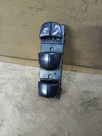 نيسان سنترا • كونترول أصلي • دكمة بلاستيك خلفي