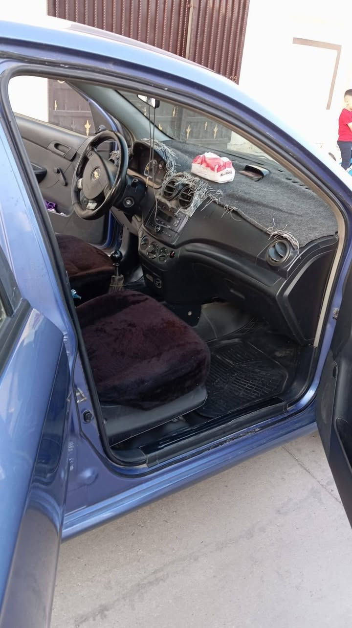 افيو 2009 كير عادي تبريد شغل كير محرك مكفول صدر جديد تخم تايرات جديد بيها كابون بنزين سياره مصبوغ حزام للجماليه بدون دواخل  سنويه منتهية قبل 4اشهر سنويه باسمي السعر 52 بيها مجال بسيط للطيبين 
***********
