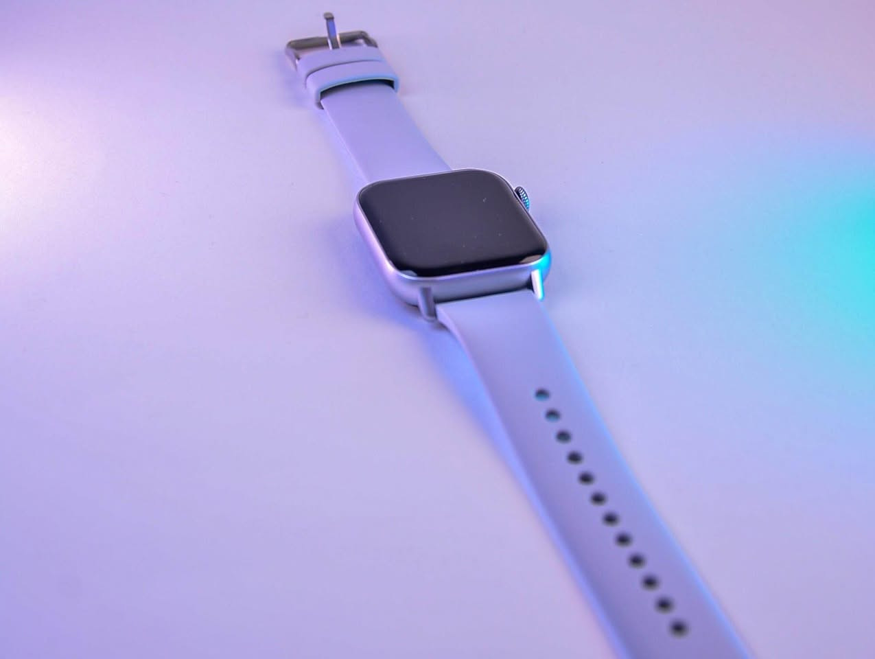 ساعة هافيت M9034 الذكية مربعة الشكل باللون الرمادي

اكتشف مستقبل التكنولوجيا القابلة للارتداء مع ساعة هافيت M9034 الذكية. تحكم في جهازك بالأوامر الصوتية وحافظ على أناقتك بفضل تصميمها الأنيق. استمتع بالراحة والأداء العملي لهذا المساعد الذكي على معصمك.

حول هذا المنتج
هافيت M9034 - أسلوب أنيق مع تحكم صوتي قوي
تعرّف على ساعة هافيت M9034 الذكية، المصممة لمن يحبون البساطة والأناقة والتحكم بلمسة واحدة. تتميز بمساعد صوتي مدمج وتتبع صحي كامل، مما يبقيك على اتصال دائم ومسؤولاً، كل ذلك مع مظهر أنيق وعصري على معصمك.

كلمات مفتاحية بديلة:
ساعة ذكية بمساعد صوتي، جهاز تتبع اللياقة البدنية هافيت، ساعة ذكية مقاومة للماء، ساعة هافيت بلوتوث، ساعة ذكية للنساء، ساعة ذكية مع جهاز مراقبة النوم.

المواصفات الفنية:
الشاشة: شاشة لمس كاملة مقاس 1.39 بوصة
الاتصال: بلوتوث 5.1
البطارية: 230 مللي أمبير/ساعة (استخدام من 5 إلى 7 أيام)
مقاومة الماء: IP68
التوافق: أندرويد وiOS حلة, بابل


**إذا كنت صاحب هذا الإعلان وتريد حذفه لأي سبب، رجاءا أرسل رسالة إلى الدعم الفني**