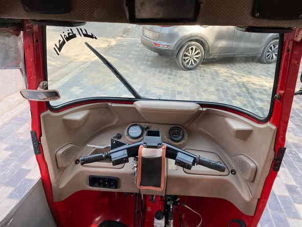 السلام عليكم تكتك موديل 22 شهر 11 تكتك مصبوغة حزام بدي فقط وبيه طخة باللغد وراجعة باقي كفالة للاستفسار*********** العنوان بغداد رقم كربلاء
