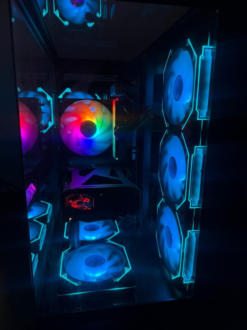 🔥 حاسبة ألعاب PC (الكيس فقط) 🔥

⚙️ المواصفات:
 • 🎮 كرت الشاشة: RTX 5070 – 12GB – ثلاث مراوح
 • 🧠 المعالج: AMD Ryzen 5 7600
 • 🖥️ اللوحة الأم: MSI B850 Gaming Plus WiFi
 • ⚡ الرامات: 32GB DDR5 بتردد 6000MHz
 • 💾 التخزين: 1TB
 • 🔌 مزود الطاقة: 750 واط
 • ❄️ التبريد: مبرد هوائي احترافي

💪 أداء قوي للألعاب الحديثة والتصميم
📌 المعروض: الكيس فقط
*********** بي واتساب
