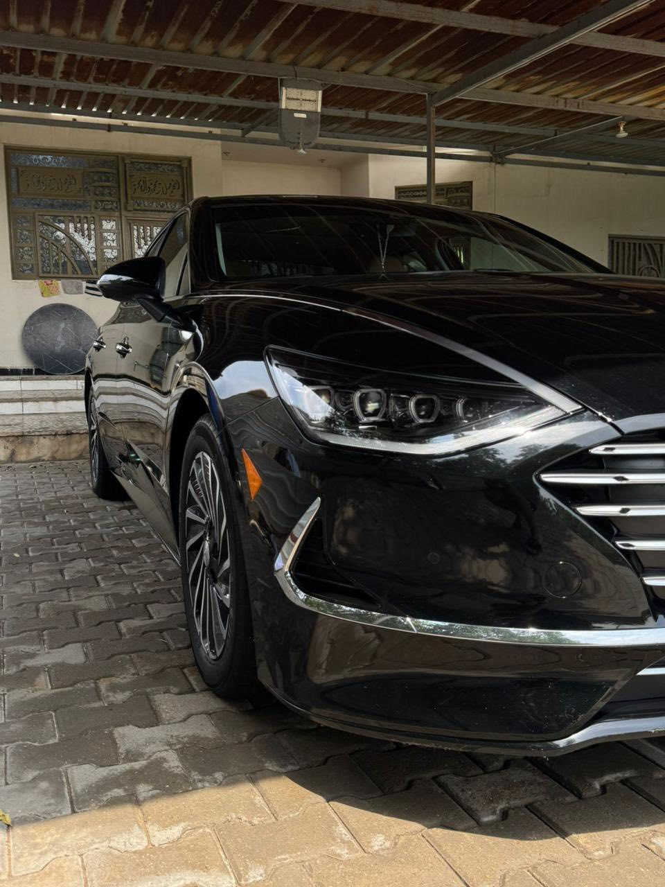 سوناتا هايبرد Limited 2023 فول مواصفات
لون أسود دواخل عسلي
محرك 2000 هايبرد
وارد أمريكي – تقرير غرق

السيارة جديدة بمعنى الكلمة، كاملة 100% بدون أي نقص أو ضرر، تشغل وتطلع مباشرة.
مكفولة من كل شيء وحتى رقمها مميز وحلو.

المواصفات:
• تغليف PPF بالكامل (13 ورقة)
• بانوراما + فتحة سقف
• رادارات أمامية وخلفية
• كاميرات 360
• HUD عرض معلومات على الزجاج
• تبريد وتسخين مقاعد
• ذاكرة مقاعد
• شاشة عدادات ديجتال 12.3
• Bose Sound System
• Smart Parking (تحكم بالسيارة من الريموت)
• Highway Driving Assist
• بصمة وتشغيل ذكي
• جلد كامل
• وبقية مواصفات الفول معروفة

السعر: 190 ورقة‏


**إذا كنت صاحب هذا الإعلان وتريد حذفه لأي سبب، رجاءا أرسل رسالة إلى الدعم الفني**