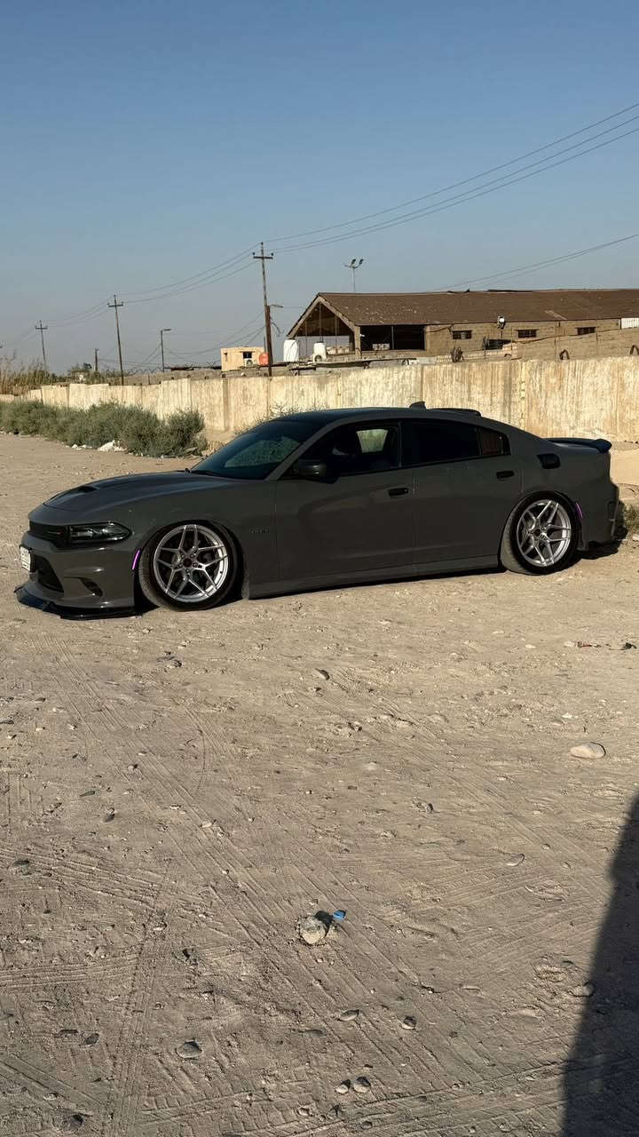 جارجر ارتي 2019 سوبر تراك بلاك توب 
حادث جاملغ خلفي  صبغ فقط بدون ارباك 
معروف مواصفات ( فتحه . نقطه عمياء . كت رياضي بلاد . كنشات مخمل تدفئه . ستيرن تدفئه . دبات الكزوز سود ابلاد . …… وكثير من الموصفات )  اضافه ويل روهانا . نانو اصلي دعاميات .  لايت زنون زرع عدسه اصلي وبعد هواي اضافات  السياره جاهزه من كلشي وكلش نضيفه
رقم بغداد بأسمي ماشيه ١٠٠ الف كيلو
السعر ٢٥٠ ورقه مكان السياره البصره . 
 البراضعية
***********
