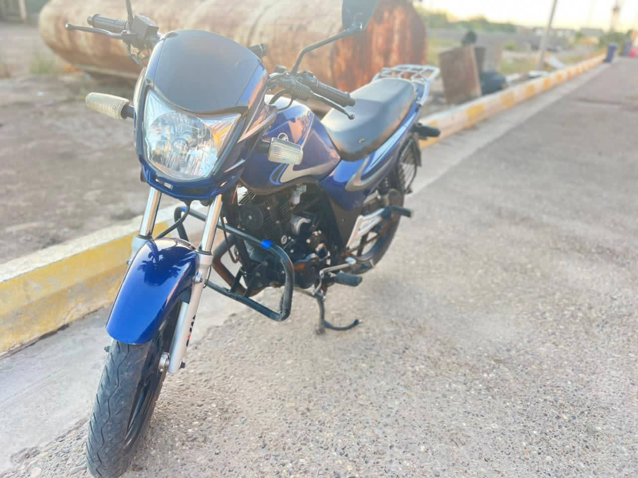 السلام عليكم
سايم نظيف موديل 22 مسجل كامل 
السعر مليون و800


**إذا كنت صاحب هذا الإعلان وتريد حذفه لأي سبب، رجاءا أرسل رسالة إلى الدعم الفني**