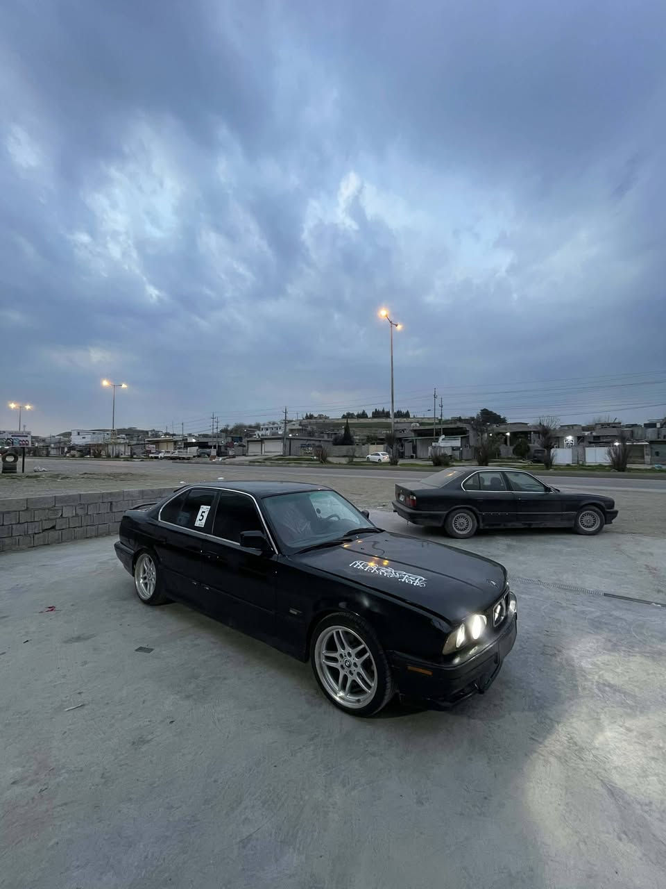 بیئێم سەنەوی 24 گەڵا 
بیئێم 1992 ی 520 ی گێڕ عادی 
نە دوکەڵ نە بوغار هیچ شتێ مەکینەی سفرە
موس و بڕاوە بەشەرت ساغ
لایت ئەڵقە و کامل زینۆن
سەیارەکە هەموو گیانی ئێمە 
چوار ویل و تایەی m18 دو سایز
تەنجیل و موکەبەرە مەزبوت
سعری خوار هەموو بازاڕە 
نرخی 24 گەڵا  
شوێن شارەزوور 
موشتەریت وەرە سەر ماڵەکە یەک سەعات مێشکم مەوە .
 لەگەڵ ڕێزم ❣️


**إذا كنت صاحب هذا الإعلان وتريد حذفه لأي سبب، رجاءا أرسل رسالة إلى الدعم الفني**