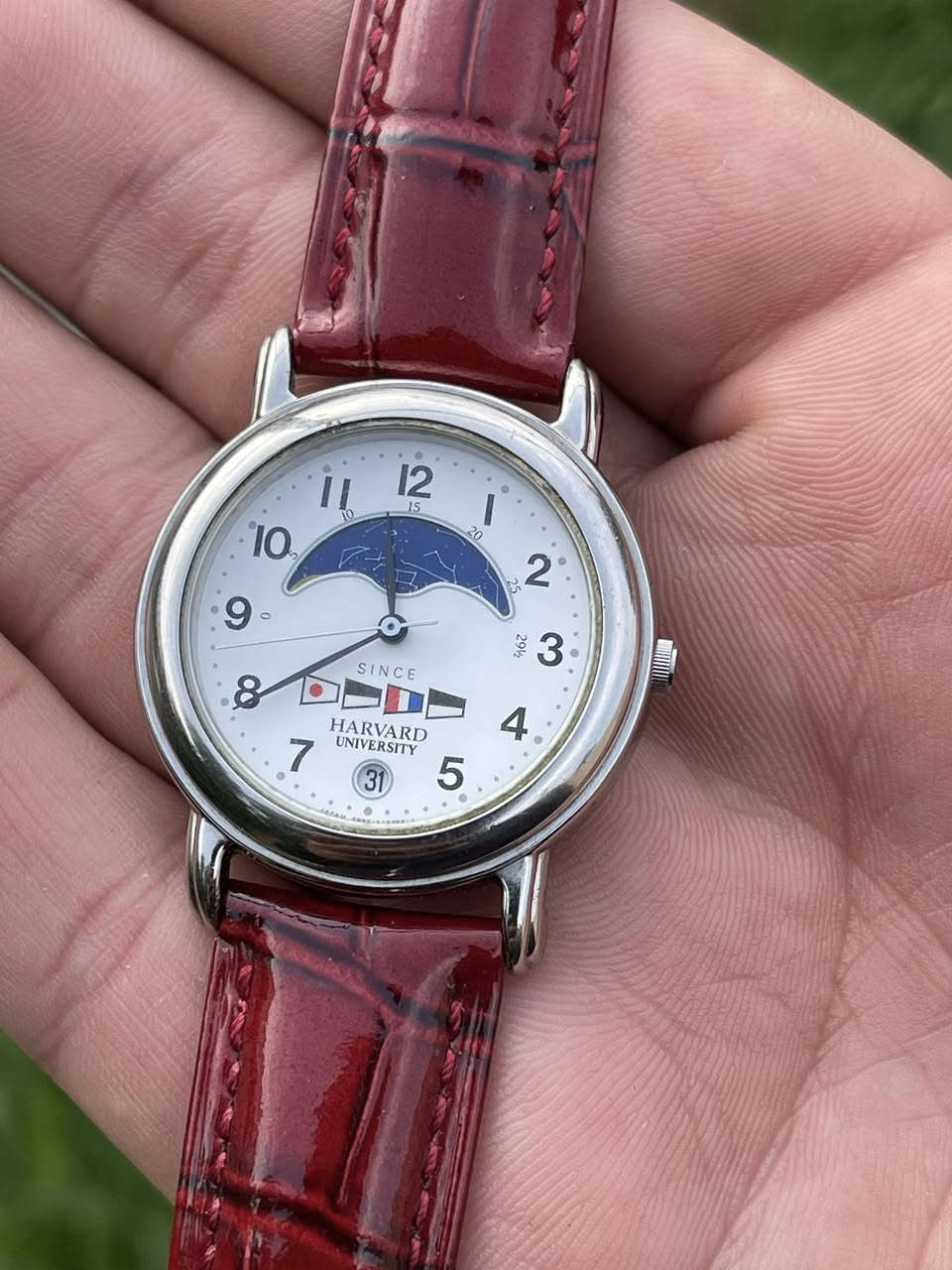 صباحكم احلى اجواء واحلي فنتج ياباني اصل 🍒
ساعة صنعت خصيصة لجامعة هارفارد اليابانية 
ختم يابان حفر مع رقم تسلسل 
شمسي قمري شغال 
عرض منفذ تاريخ 📅 
تحمل أعلام  بقية دول في المينة
عنواني بغداد الدورة يوجد توصيل 🚚 بغداد وللكل العراق 🇮🇶 

***********
