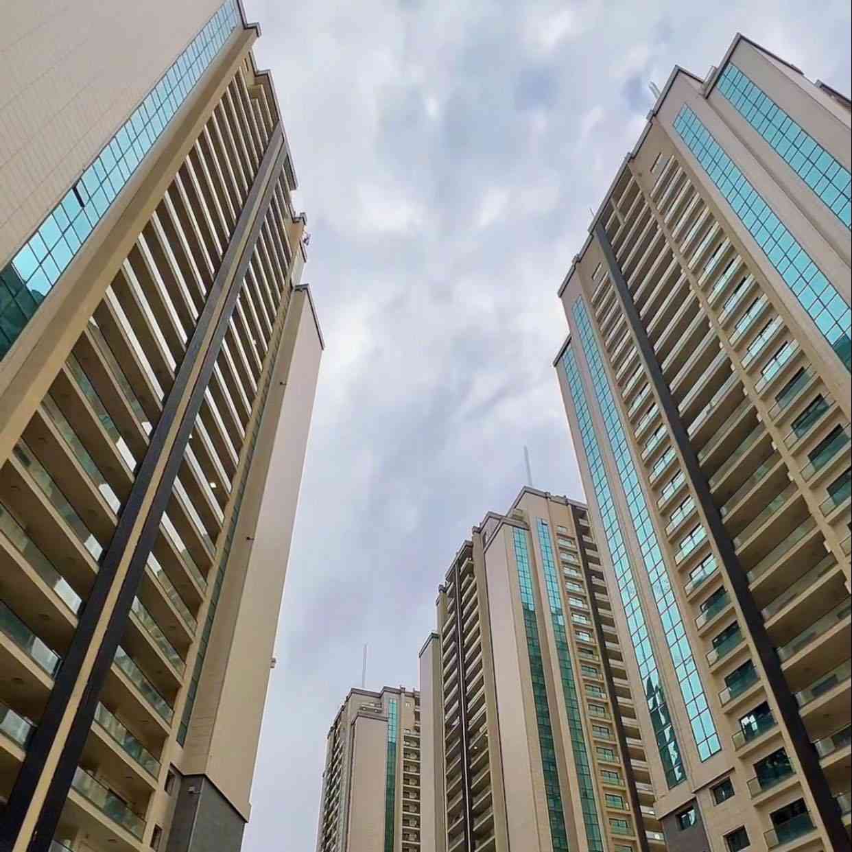 ✨ شقه للبيع  في مجمع الرويال سيتي ✨
 • مساحة الوحدة: 161 م²
 • الطابق: 19
 • البناية: 3
 • إطلالة خارجيه رائعة على داون تاون 

✅ سعر مناسب
✅ موقع مرتفع يضمن إطلالة مميزة
✅ مثالية للسكن أو للاستثمار

📞 للاستفسار: ***********
