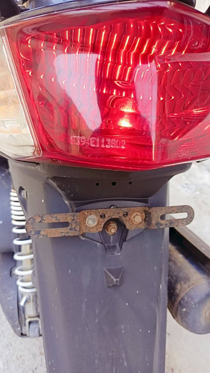 سلام عليكم متاح دراجة سكنس فحل دراجة .كابريتر. كلها ختم واحد +مكينة ناعمة + كهربائيات كلها شغالة مثل ما موضح بالصورة + شلعة معدل خير من الله كلها علبلاد مال جناي.السعر.(850).مجال بصيط جدا مكاني بغداد الحرية رقمي بي واتساب.***********.
