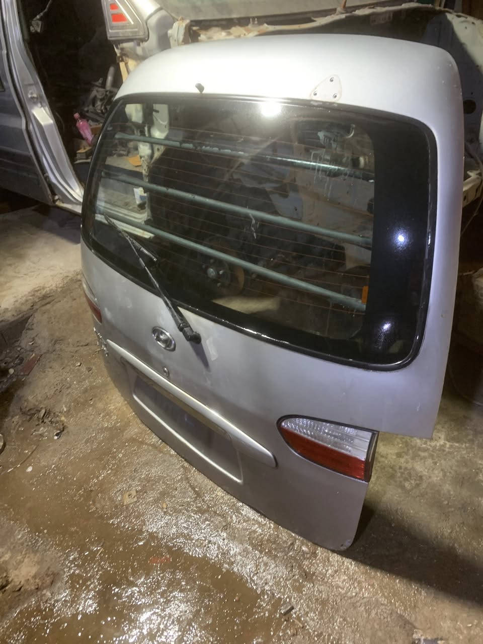 باب صندوك للبيت جديد مابي اي نقص رايده 250 وبي مجال قليل العنوان ابو الخصيب للتواصل ***********
