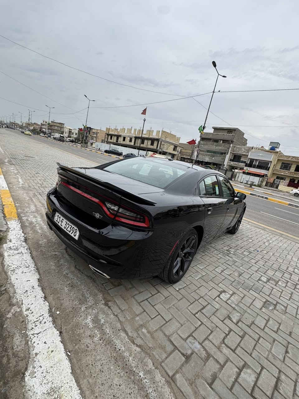 جارجر 2021
رقم بغداد 
سيارة جديدة 
مكفولة من الصبغ والبارد والايرباك 
حادثها جاملغ فقط خصره بالشاصي كلش قليلة 
الممشى 75 كيلو 
سيارة بريحة الوكالة نظافة 100% 
السعر 205 وبيها مجال حك الجيه 
عنوان بغداد حي العامل 
***********
