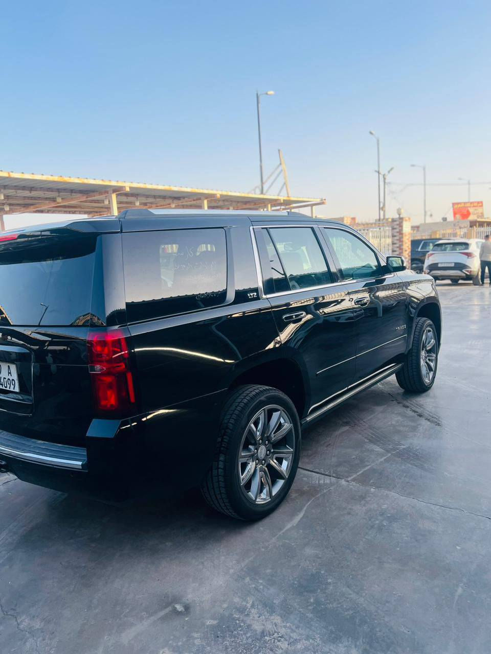 تاهو للبيع ... جديده جدا شرط عله وضع الشركه شرط ...  مكفوله من الصبغ والفتح والتبديل كلشي بلاد ... محرك 5.300 المرغوب بلاد شركه .. السونار منشور  . ... سبير منازل ... هزه جديده + سنويه جديده ...  .. كشنات جلد +  كهربائي 7 مقاعد +  7 راكب - فتحة سقف + شاشة DVD • شاشة كبيرة + نظام صوتي BOSE + منفذ كهرباء 220  + شاحن لاسلكي • تبريد وتسخين مقاعد امامي وخلفي + قاصه خاصه+
• تشغيل 5 بصمة + تشغيل عن بُعد + تدفئه بالستيرن ... ستيرن كهرباء + كشنات خزن وضعيات + 
• رادار امامي + جانبي  - مانع اصطدام - تنبيه مغادرة المسار
• كاميرا خلفية + حساسات كامل الجهات اماميه وخلفيه و جانبيه.. تحذير نقطه عمياء بالمرآة ... وبعد هواي مواصفات ... ٢٠١٦ .. السعر ٢٩٥ وبيها مجال بسيط ... للأستفسار *********** .مكان السياره واسط الكوت..
