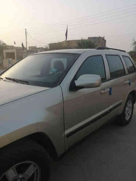 جيب لاريدو 2007 مكينه 6 سلندر تبريد حداديه جدد ريموت سنتر لايت زنون رقم بغداد نكليزي سعر 85 مكان واسط كوت 
***********
