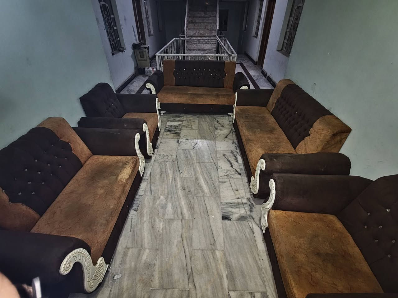 تخم للبيع نضيف ما بي شي عوزه ترتيب 
عنوان شارع الامام علي 200 وبي مجال


**إذا كنت صاحب هذا الإعلان وتريد حذفه لأي سبب، رجاءا أرسل رسالة إلى الدعم الفني**