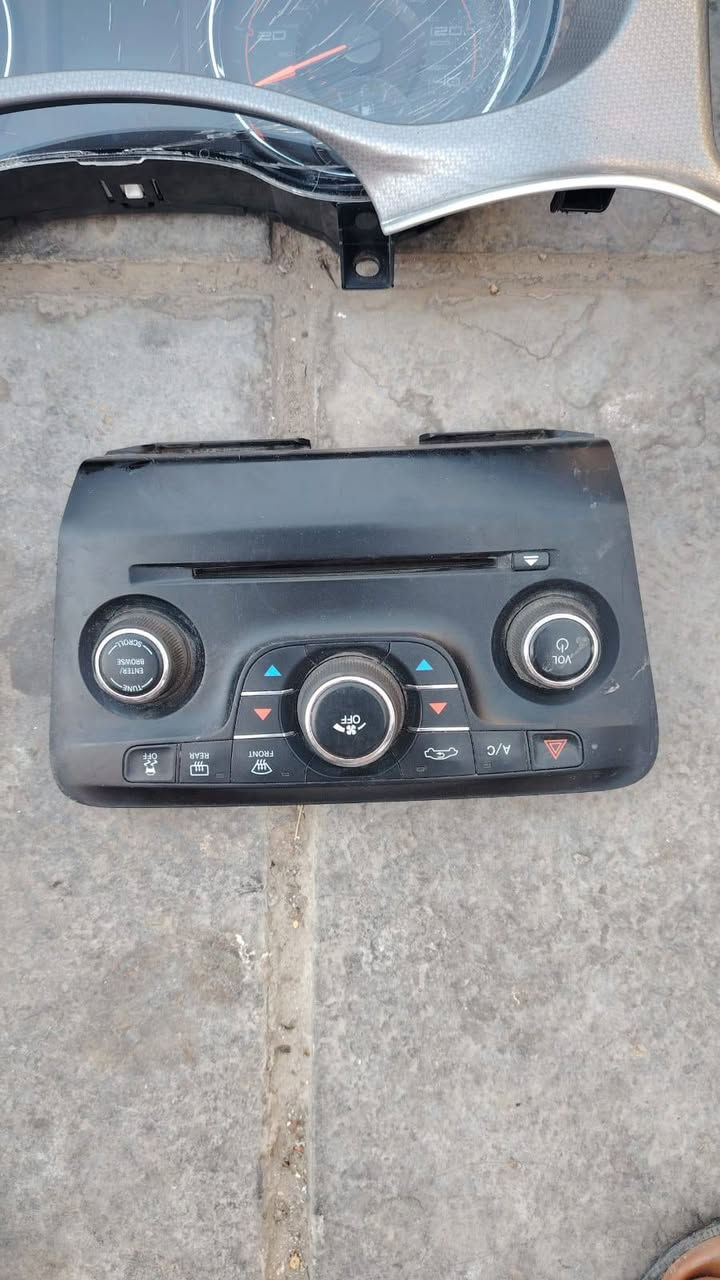 السلام عليكم عظمة دشبول جارجر 14 فول مواصفات كامله هيه وضفيرتها وايرباك
ستيرن هوه وشريط كامل 
بطانه مال بنيد 
ساعة مال دشبول كامله + سيدي وشاشة وجه تبريد 
ملاحظه ابيعهن كلهن قيم وأخذ 
مكان ناصريه ‏‪***********‬‏
