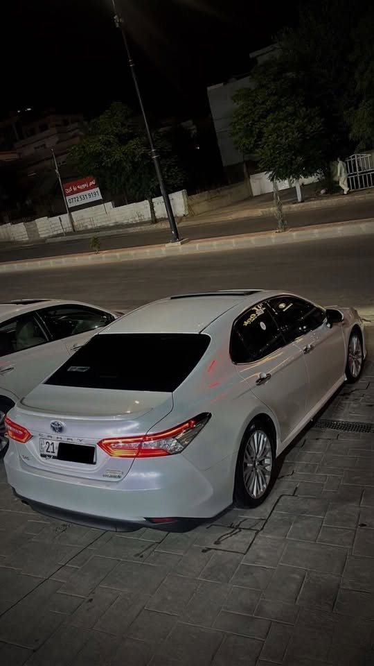 🚗 تويوتا كامري 2020  
limited edition-
– فل مواصفات / هايبرد (خليجي) 🚗

‎📍 المواصفات الأساسية:

* محرك 4 سلندر هايبرد (اقتصادي وقوي)
* ماشية: 66,000 كم فقط
* بحالة ممتازة جداً (كأنها جديدة)

‎🛡️ الضمان / الشروط:

* القير والمكينة بشرط ✔️
* النقل بشرط
* لا توجد أي مشكلة فيها
* لا يوجد ضمان وكالة، لكن حالة السيارة ممتازة

‎✨ حالة السيارة:

* نظيفة جداً ومحافظة عليها
* السنوية جديدة
* جميع أغراض الشركة موجودة معها،
* بیە ضمان شریکە ساس واحد سنە و ستة شهر

‎🛠️ المواصفات والتجهيزات:

* فتحة سقف (سلاید)
* رادار + نظام الحفاظ على المسار
* حساسات أمامية وخلفية
* بصمة تشغيل + بصمة أبواب
* إضاءة LED كاملة
* أوضاع القيادة: Eco / Normal / Sport
* مرايا كهربائية قابلة للطي
* شحن لاسلكي للموبايل
* كاميرا خلفية
* Traction Control
* ستائر
* مقاعد جلد مع شامواه أصلي

‎🚨 معلومات الحوادث / السمكرة:

* بدون صبغ، فقط 3 أماكن PDR
* لم تتعرض لأي حوادث كبيرة أو مشاكل في الشاصي
* الحالة العامة للسيارة نظيفة ومحافظة

‎💰 السعر المطلوب:

* السعر المطلوب: للتفاصيل والسعر النهائي يرجى التواصل
* قابل للتفاوض مع المالك

‎📍 موقع السيارة:
* العراق سلێمانی

‎📞 رقم المالك: ***********
