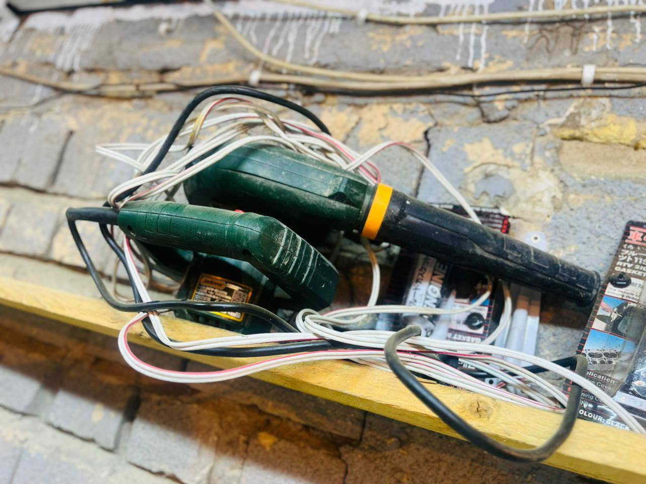 كمبريسر هواء 50L سعره 120 الف 
رمبة 30 الف
مدكة كريز 25 الف
فلور الماني 25 الف
*********** عمارة, ميسان
