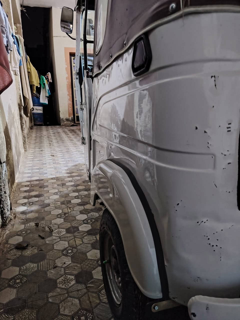 السلام وعليكم تكتك موديل 22 رقم انكليزي تحويل ثاني يوم تكتك خير من الله ربع ما تذهب عليها دبلات جدد صلايب جدد ماكينه خير من الله لا تنقص ولا تبخير والقشر قدامك عنوان ديالى بعقوبه رقمي *********** السعر 8/500وبية مجال
