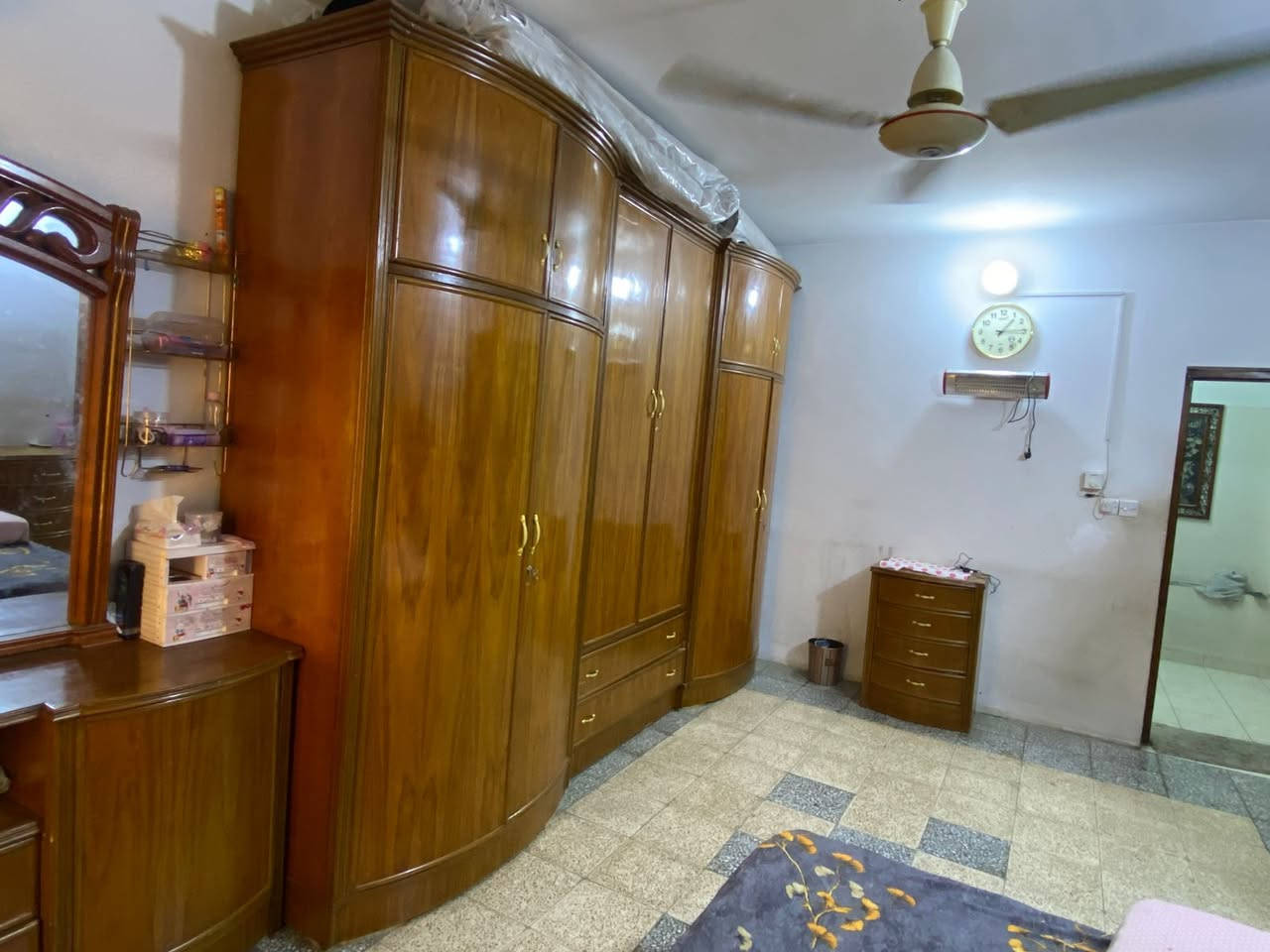 سلام عليكم ورحمة الله
غرفة نوم صاج عراقي  شغل الصالحية.
نظافة 85% كما مبيين في الصور.
رايدها بمليون ونص
لتواصل ***********
بغداد/ بغداد الجديدة/ حي الامين الثانية
