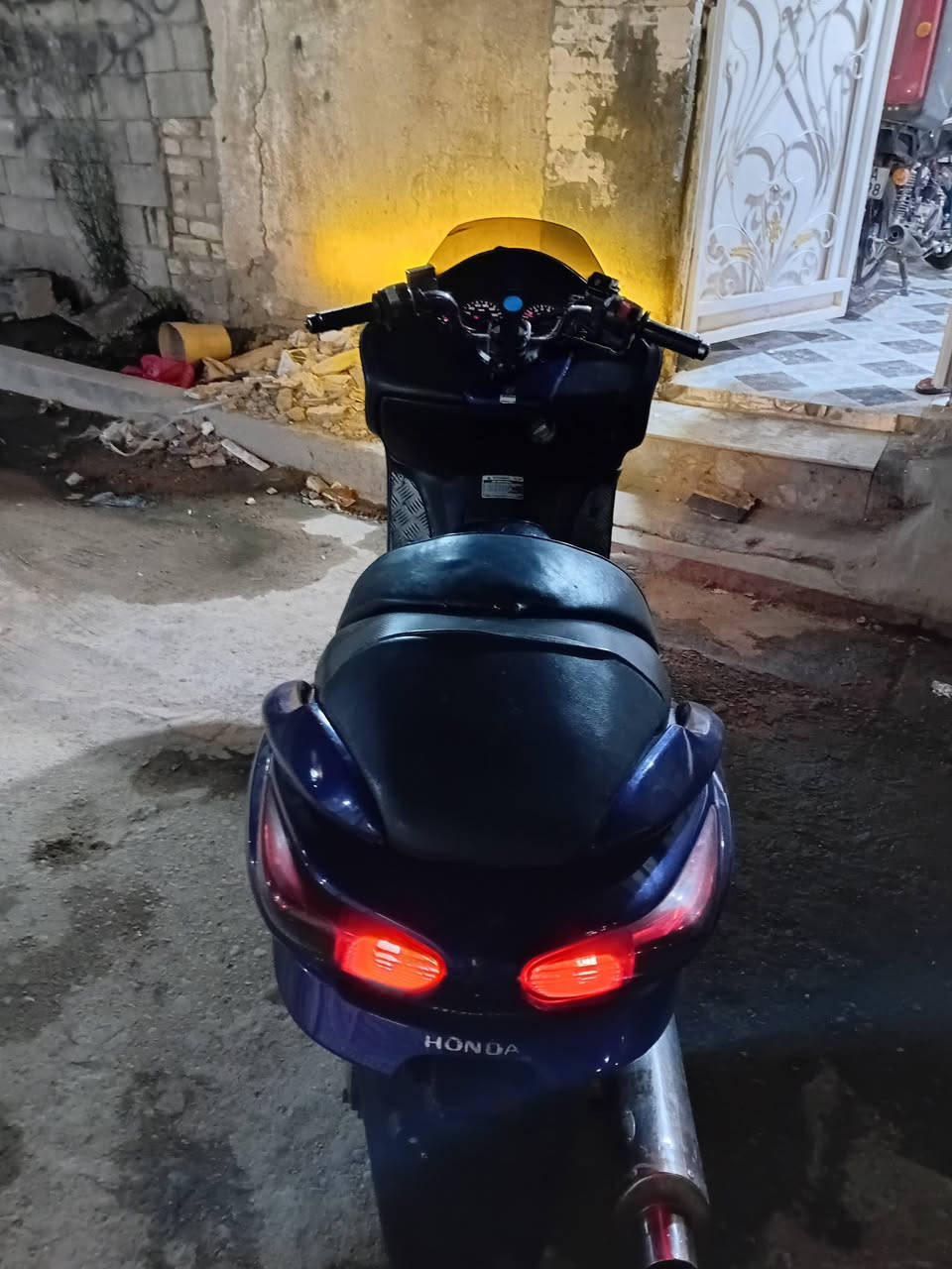 ***********
سلام عليكم 
دراجه ما عرف بيه كلش دراجه فورزه صفر 10 مثل ما مبين عندك بل فيديو مكينه مجفته مكينته 250cc اوراق كامله البارحه مبدل فيد بم ٦٠ الف 
وركز بل فيديو داير خلفي بي عواج شويه كفرات كدامه مبينه 
بكاني بغداد جسر ديالى بل ساهرون سعر500 بيه مجال حبيبي
