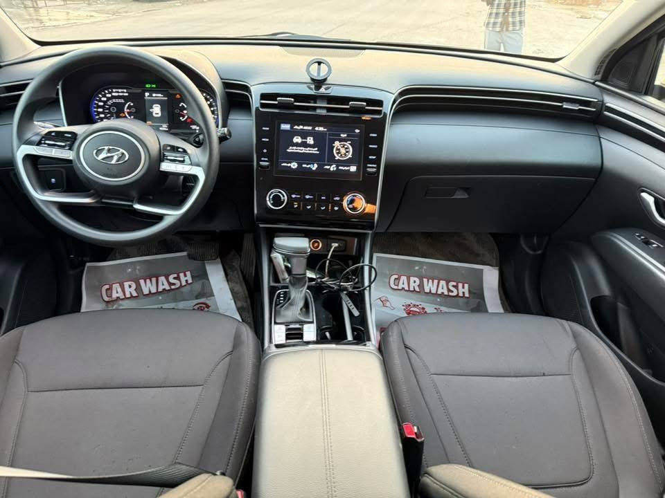 السلام عليكم للبيع توسان امريكي موديل 24 رقم بغداد بأسمي ماشيه 12 الف مابيه تبديل فقط صبغ جاملغ السايق شواصي والدواخل مكفوله مكاني بالحله مركز.. اذا مراوس بأقل منه عادي السعر 175 الشراي يتصل ***********
