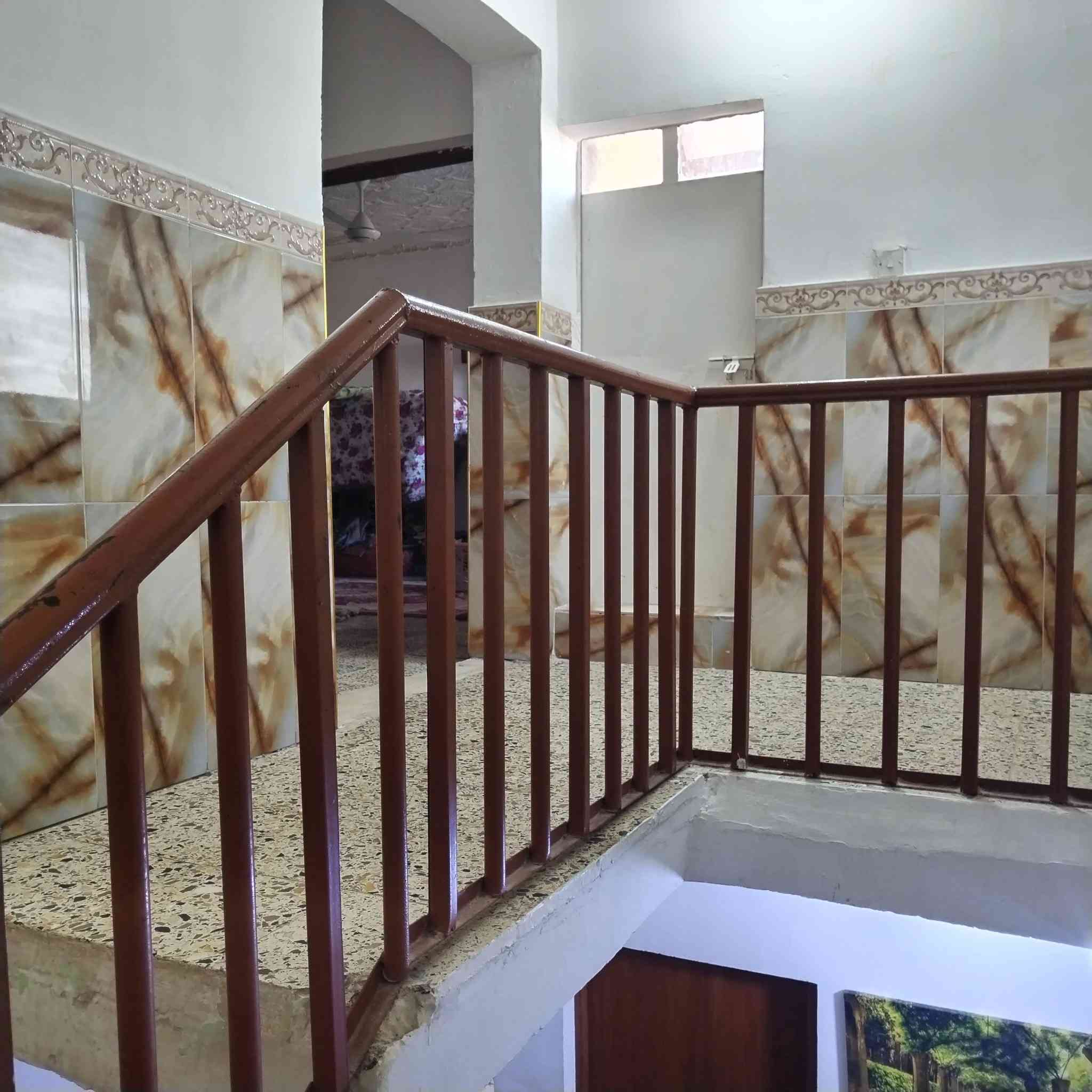 دار مع مشتمل للبيع
مساحة الدار ٢٠٠متـــــــــــــر السعـــــــــــــــر ١٠٠مليــــــــــــــــون 
مساحة المشتمل ١٠٠متـــــــــــــر 
سعر المشتمل ٨٥مليــــــــــــــــون 
للاتصال ***********
العنوان واسط الصويرة حي الزهور قرب الفلكة 
طابو صرف
