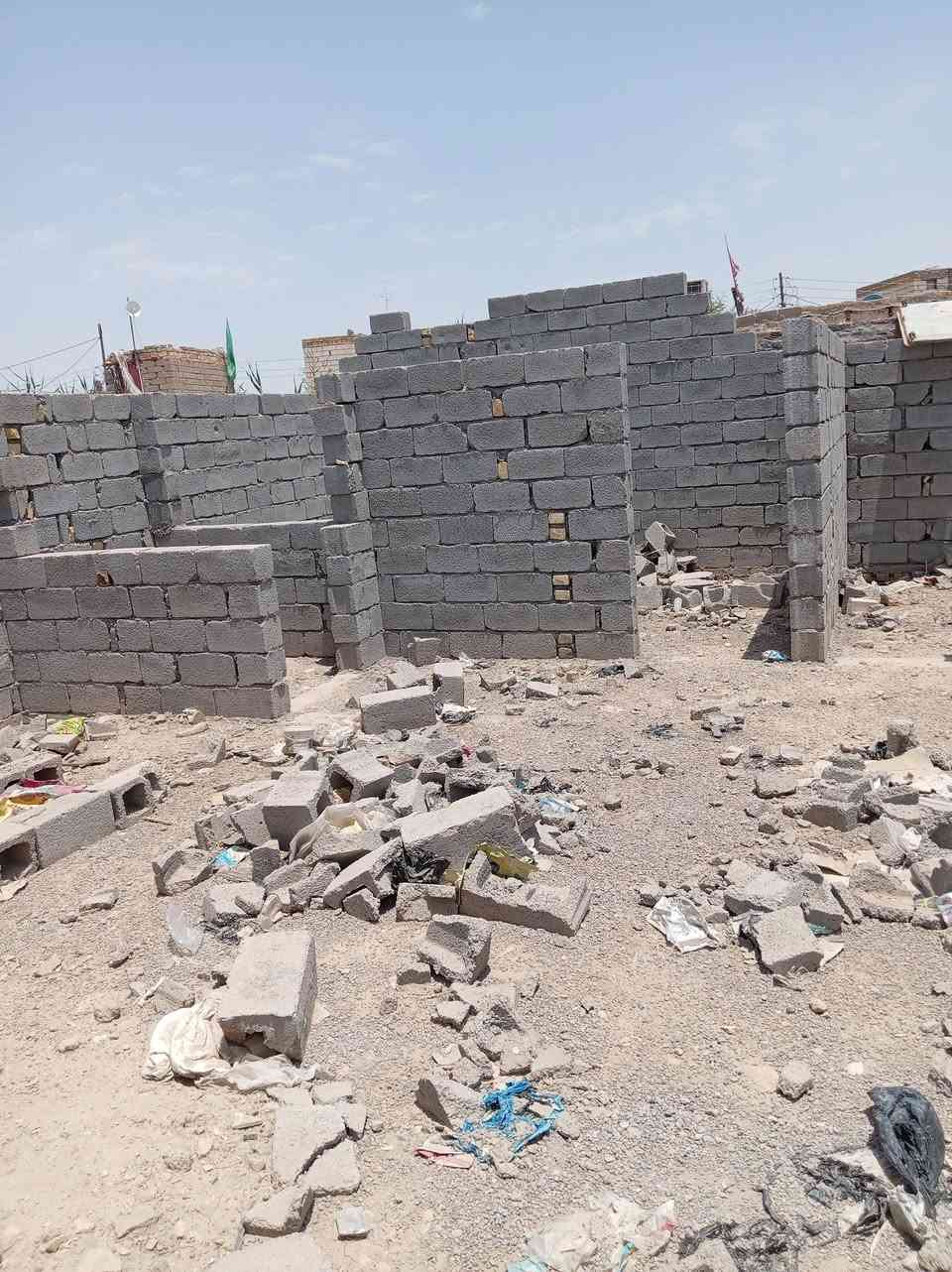 بيت زراعي بلسديناويه هيكل وقطعه مجموعهن 600متر خدمات كامله سديناويه خلف مدرسه صفي الدين قرب العصوم للاستفسار ***********
