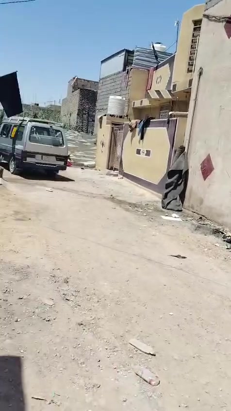 عندي بيت الرشديه البوري الأسود مساحة ١٠٠م غرفه وصاله ومطبخ وصحيات واستقبال درجه اولي طابق واحد قريب علي شارع العام ٥٥ مليون ويرهم اقصاد مقدمه ٣٥ والباقي حسب الاتفاق 
***********
*********** واتساب على الاثير

