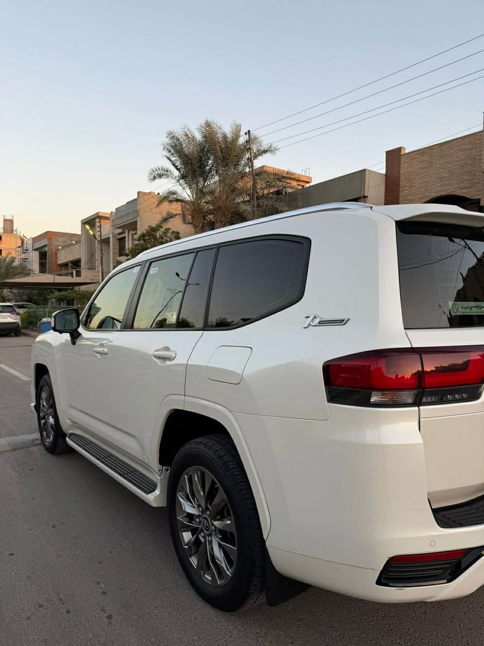 سلام عليكم للبيع او المراوس تيوتا لاندكروز موديل 24اصل بريم فول فول مواصفات لكزز  ماشيه 50الف كفاله عامه فقط بيه بارد بلبنيد المكان بغداد الحريه السعر 690 لتواصل اكثر ***********
