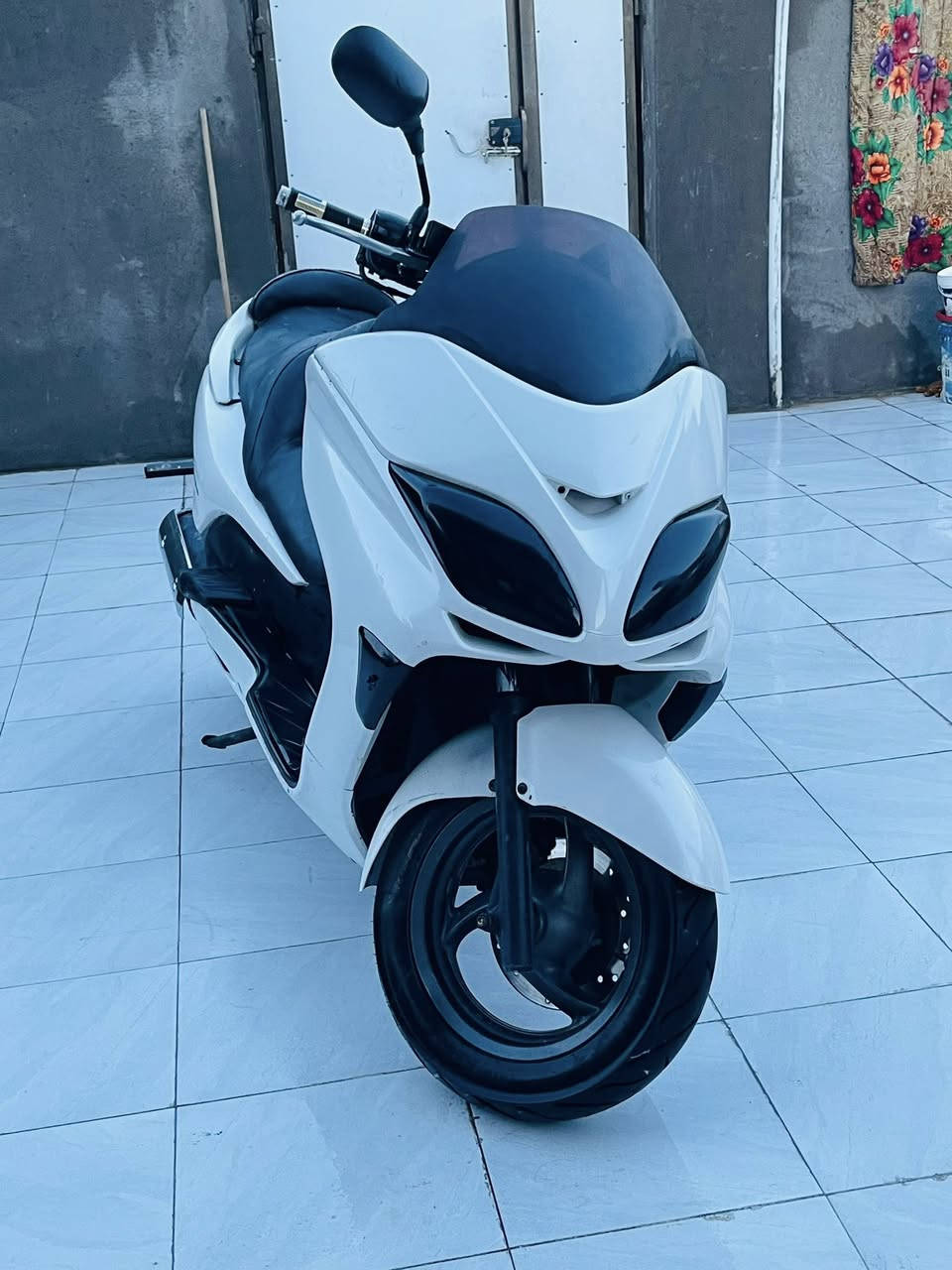 سلام عليكم فورزه 08 مكفوله كفاله عامه اوراق كامله مدفوعه كمرك جاهزه للترقيم 6 كير 3 تحويلات بصمه سويج طوارئ استاند حساس كلوب جنطه جك جنطه دراجه بلاديه وجديده 
لون ابيض كهربائيات كله شغاله وبلاديه عالي ناصي اشاير دبل اشاره تخم تاير مال يابان/ 
//مكان بآبل توصيل موجود 🚚// سعر مليون 300 وبيه مجال 
//***********//
