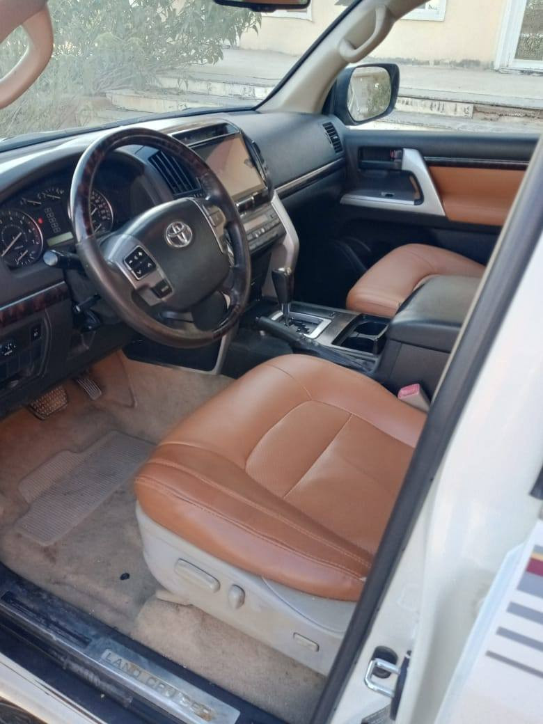 لاندكروز ٢٠١٠ بريم فول مواصفات  .. صبغ شبر في باب ألجنطه فقط ..  السعر ٢٩٠ ورقة المكان بغداد للأستفسار ***********
