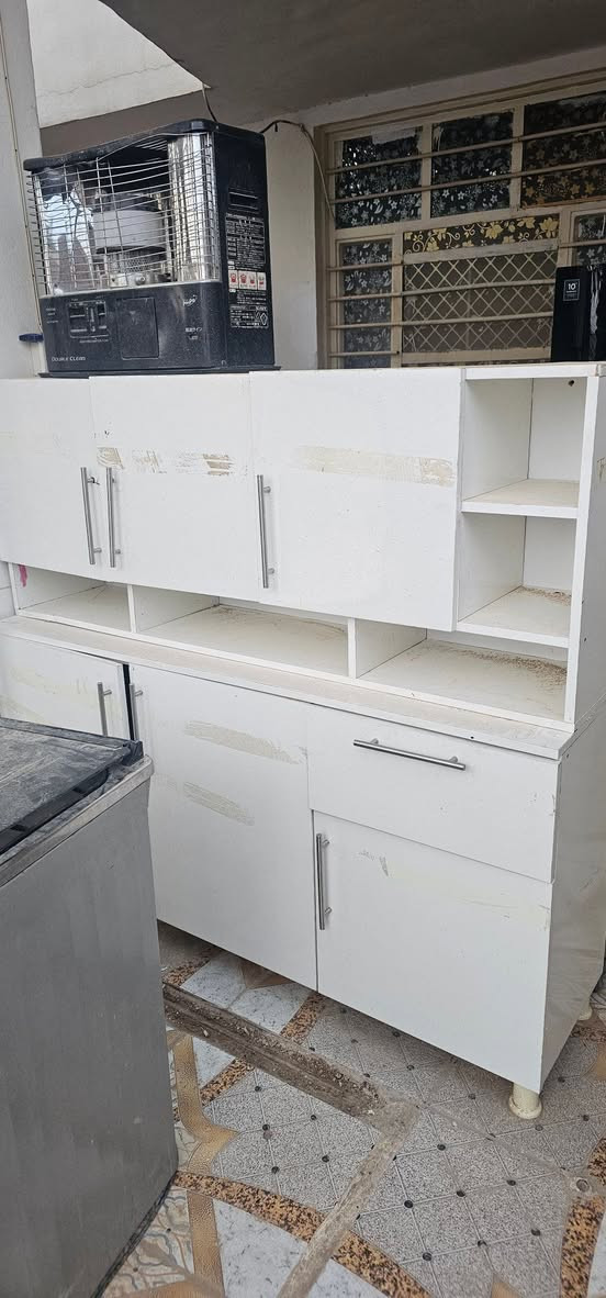 مرحبا اشتري وابيع كافة الأثاث المنزلي المستخدم النضيف واتس ***********
