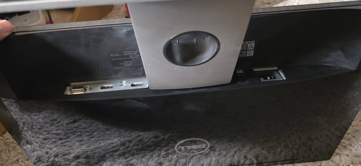 السلام عليكم
hp full hd
27 بوصه
منفذ hd 
منفذ vga
السعر 150000

dell full hd
24 بوصه
منفذين hd
منفذ vga
السعر 175000

تكدر تستخدمها للألعاب والحاسب والكمبيوتر 
الشاشات نظيفه 
مكاني بصره
للتواصل ***********
