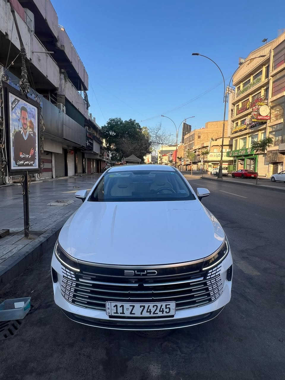 السلام عليكم بي واي دي ديستروير ٢٥ باسمي تحويل مباشر السيارة جديده على وضع الشركة بيها بارد بطرف الصندوق كلش بسيط موضح بالصورة السيارة ماشية ١٤ الكلي ٨عالبانزين و٦عالشحن
سعرها ١٩٢٠٠
مكاني الكرادة للاستفسار
*********** بيه واتساب 
***********
