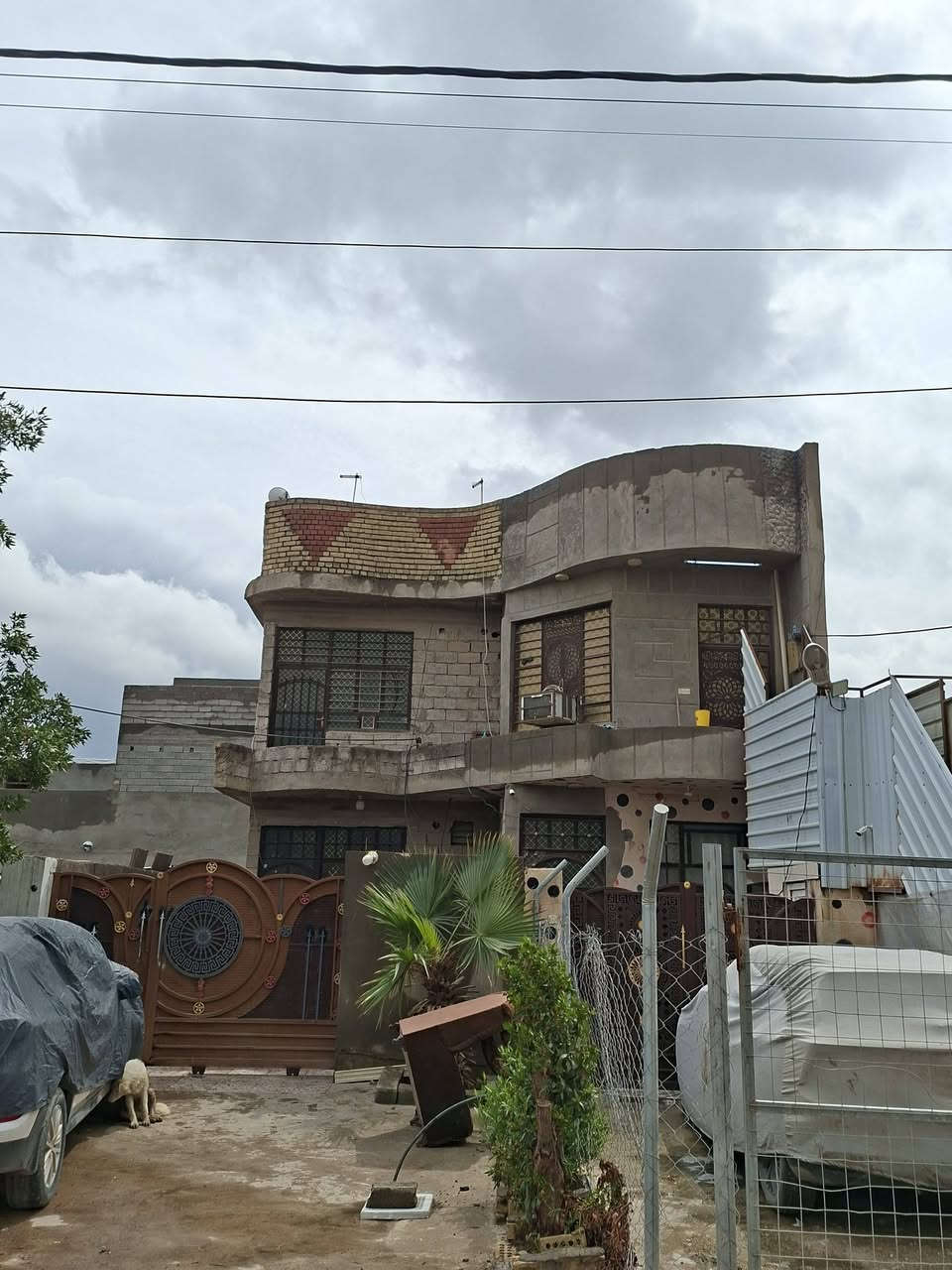 السلام عليكم أخوان دار للبيع المساحه ٢٠٠ م طابو صرف بأسمي يحتوي على أربع غرف نوم فوك وجوه أستقبال ٢ فوك وجوه مطبخ فوك وجوه صاله وصحيات فوك وجوه كراج كبير ومنور يفتر داير البيت السعر ٢٤٠مليون وبيه مجال للطيبين العنوان ديالى بعقوبه حي الجناين الشارع ألي يربط تقاطع السايدين بجامع أسماء الله الحسنى الشارع العام موبايل *********** بي وات ساب وخاص
