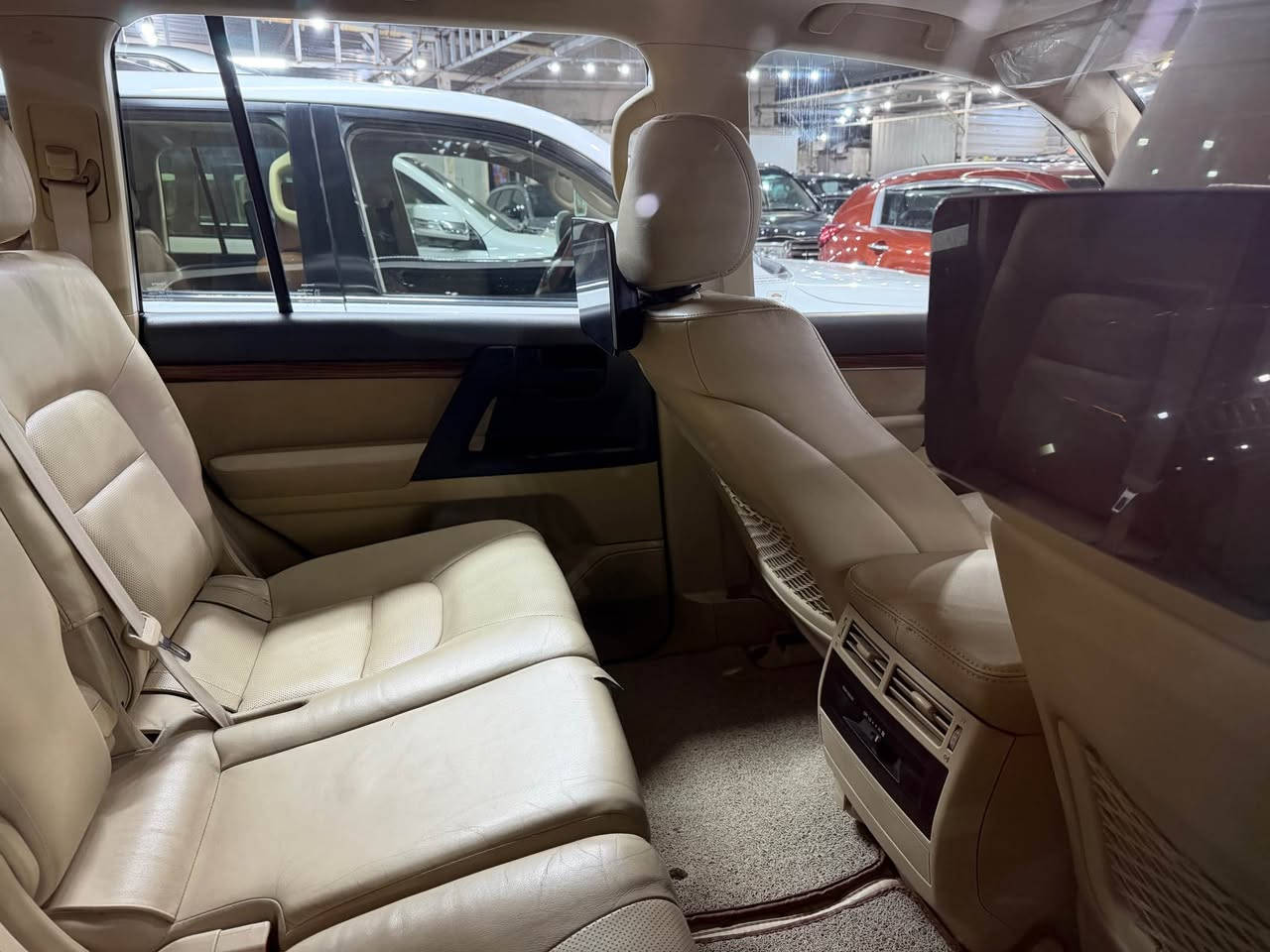 السلام عليكم عندي لاندكروز 2017 8 سلندر باسمي ماشية 95 الف وكالة فطيم جلد بصمة فتحة سقف كراسي كهرباء 8 ايرباك السعر 47800 السعر 47800 للاتصال *********** بغداد, العراق
