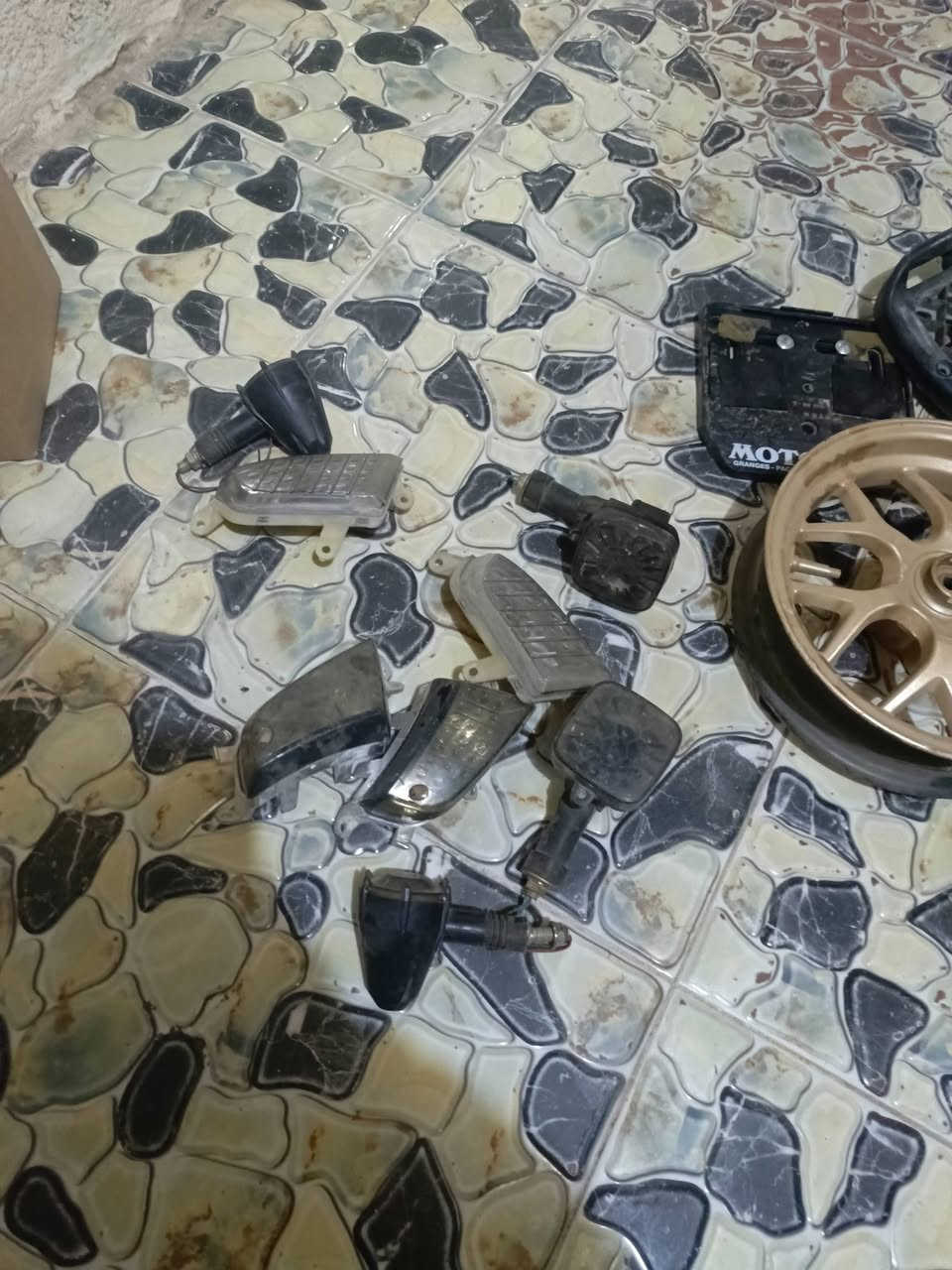 السلام عليكم غراض مال ماكس للبيع
كلجات امامي على 10 الف 
كلجات خلفي على 10 الف 
دبلات خلفيه البلادي ب 8 الف الرياضي ب12 الف
اشاير ابلاديه بيهن كسر كلش بسيط ما مأثر ب 5 الف مختم
تخم اشاير مال بوليسي ب 8 الف تفصيخ
صونده مال فج امامي ب 3 
سلف بلادي ب 5 الف افحص اله تاخذ
كفر مال كاسحه الواحد على 5 الف 
فج مال بريك امامي ب 5 الف 
ويل كب تك ب 10 الف 

مكاني ديالى بعقوبه الجديده الاتصال أو واتساب ***********
