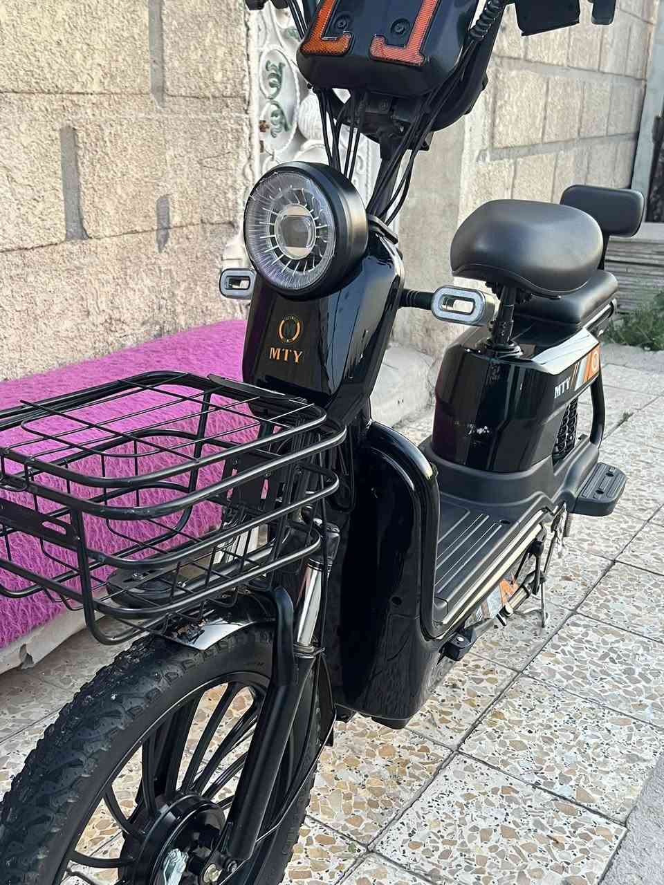 السلام عليكم دراجة شحن للبيع نضافة 100‎%‎ و4 بطاريات وحجم 20 اكبر شي والسعر 400 مكاني نهاية الشعلة رقمي موجود بي واتساب ***********
