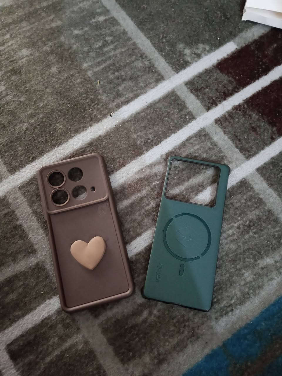 كفرات ايفون 13 برو ماكس و11 عادي و13 عادي وكفرات انفنكس40 برو الزيتوني الاصلي
 وراسيه شاحن تايبسي الاصليه الراسيه ب 10 والكفرات قيم واخذ


**إذا كنت صاحب هذا الإعلان وتريد حذفه لأي سبب، رجاءا أرسل رسالة إلى الدعم الفني**